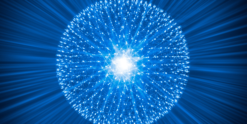 Sfera luminosa che rappresenta un campo magnetico o un reattore a fusione nucleare ispirato alla Terra, concetto futuristico di energia pulita.